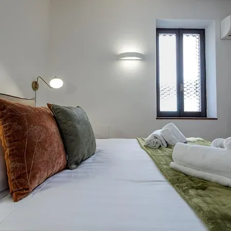 18 Ciancaleoni House Апартаменты *