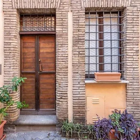 18 Ciancaleoni House * Рим