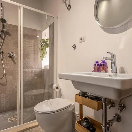 18 Ciancaleoni House Апартаменты *